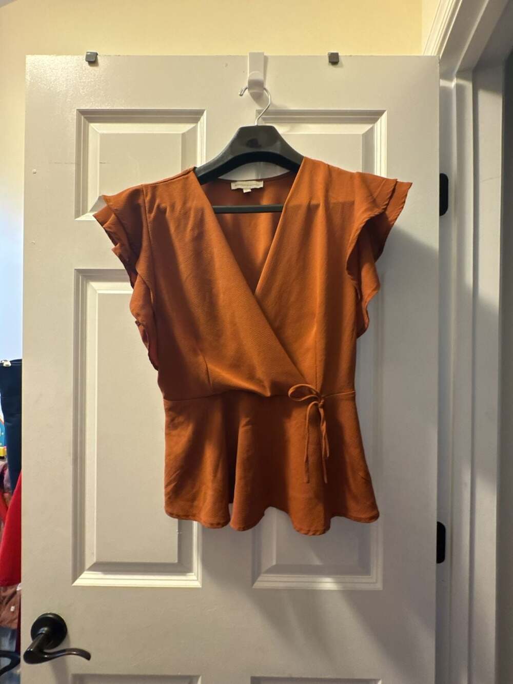 Monteau Los Angeles Rust Orange Short Flutter Sleeve V-Neck Wrap Peplum Blouse X
